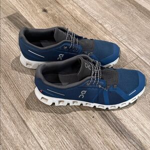 On Cloud 5 Men’s Blue and Gray Running Sneakers Size US 10 Worn 1 Month EUC